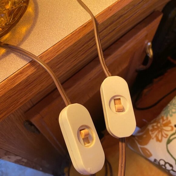 78-(VHD) Vintage. Home Decor. Amber. Glass. Hurricane Lamps. - Picture 10 of 15